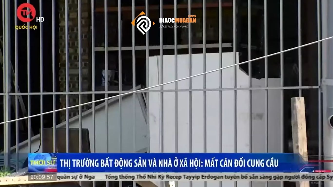 Thị trường bất động sản và nhà ở xã hội Việt Nam đối mặt tình trạng mất cân đối cung cầu nghiêm trọng.