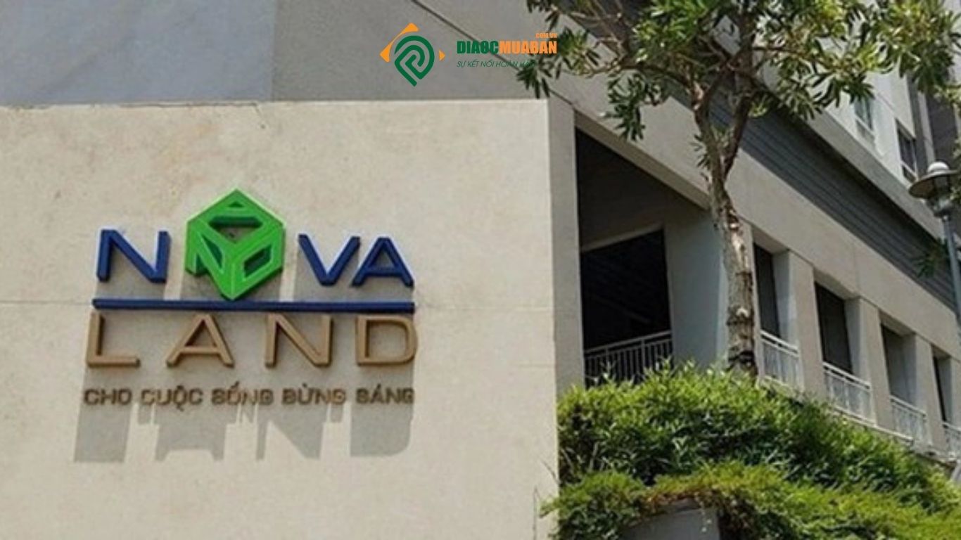 Tập đoàn Novaland với logo đặc trưng tại mặt tiền dự án, thể hiện hình ảnh doanh nghiệp bất động sản hàng đầu Việt Nam.